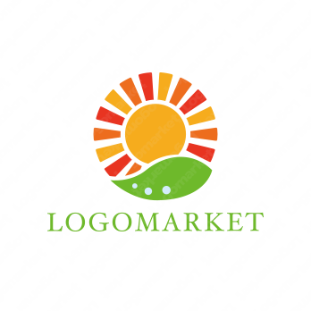 太陽と葉と雫のロゴ