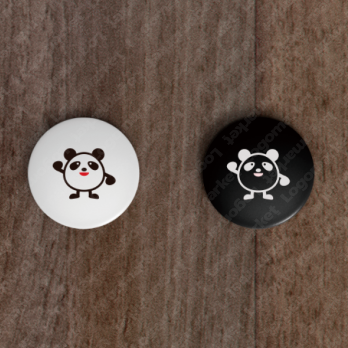 パンダとキャラクターと筆文字のロゴ