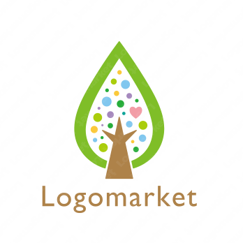 木と雫と個性のロゴ