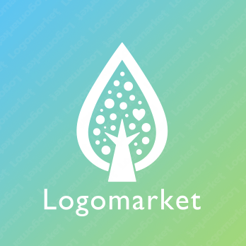木と雫と個性のロゴ