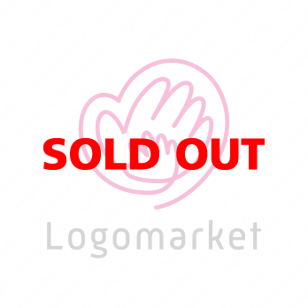 手と親子とハートのロゴ