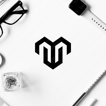 Mと矢と高級感のロゴ