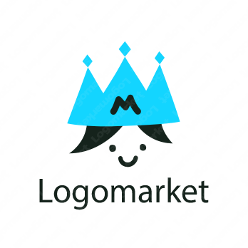 キャラクターとMと王冠のロゴ
