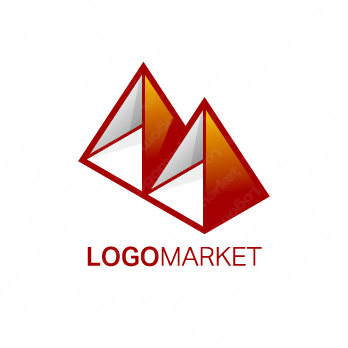 mとピラミッドと山のロゴ