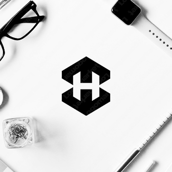 立体感と独創性とHのロゴ