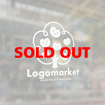 個性と木とハートのロゴ