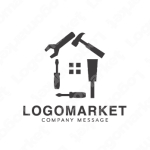 家と工具とユニークのロゴ