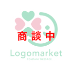 四つ葉とハートと笑顔のロゴ