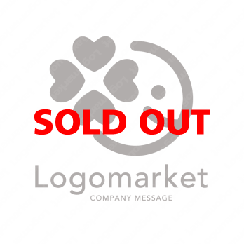 四つ葉とハートと笑顔のロゴ