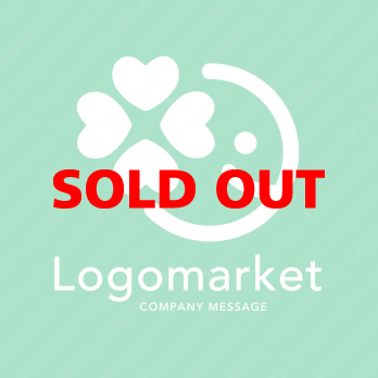 四つ葉とハートと笑顔のロゴ