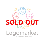 手とコミュニケーションとカラフルのロゴ