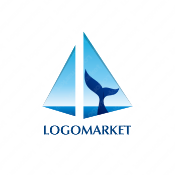 海とクジラと帆のロゴ