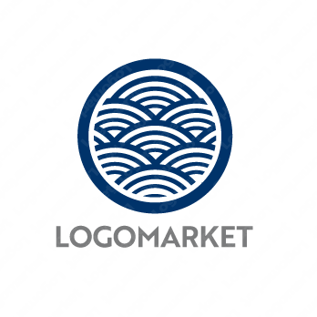 海と繋がりと家紋のロゴ