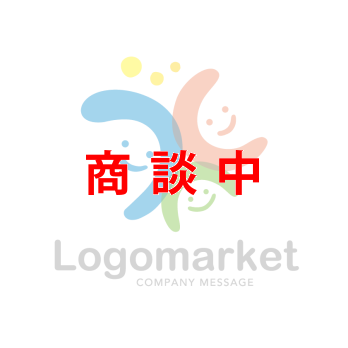 笑顔と親しみやすいとコミュニケーションのロゴ