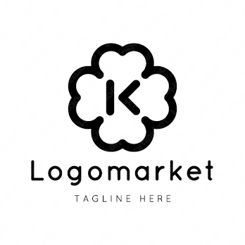 Kと四つ葉とクローバーのロゴ