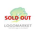 木と手描きと緑のロゴ