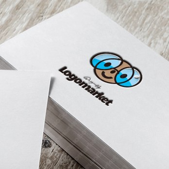 かわいいとキャラクターと笑顔のロゴ