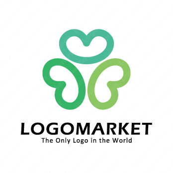 クローバーとハートと笑顔のロゴ