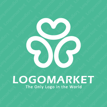 クローバーとハートと笑顔のロゴ