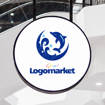 イルカと水しぶきと楽しいのロゴ