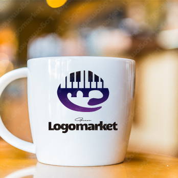 鍵盤とユニークとインパクトのロゴ