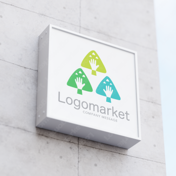 手と森と成長のロゴ