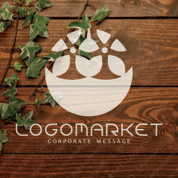 木の実と森と自然のロゴ