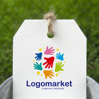 手とカラフルと自由のロゴ