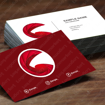 翼と鷹と回転のロゴ