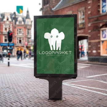 森と木とキャラクターのロゴ