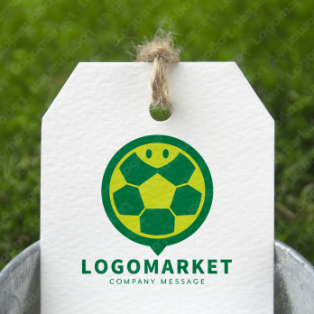 亀とサッカーボールと親しみやすいのロゴ