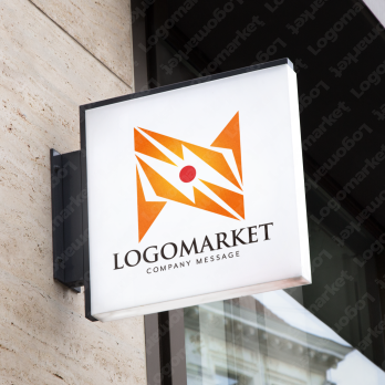 Nと稲妻と光線のロゴ