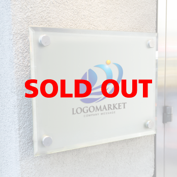 海と船と先進的のロゴ