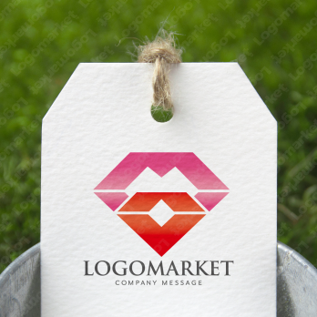 ハートとダイヤモンドと唇のロゴ