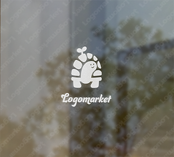 カメと成長と芽のロゴ