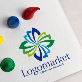 翼と四つ葉と清潔のロゴ