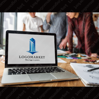 ビルと物件とプリズムのロゴ