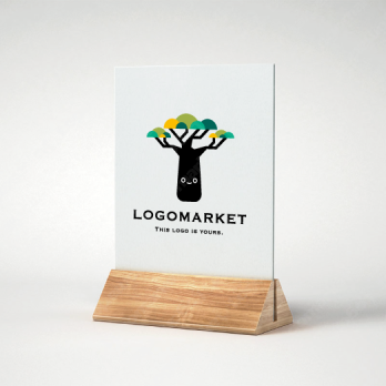 木と想像と成長のロゴ