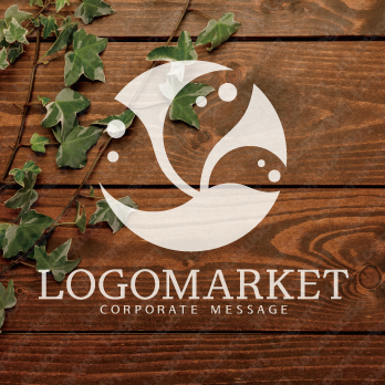 自然と時間と時計のロゴ