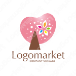 ハートと木と温かみのロゴ