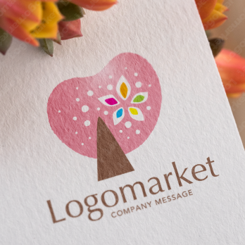 ハートと木と温かみのロゴ