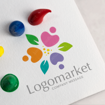 人とハートと花のロゴ