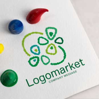 クローバーと繋がりと親しみやすいのロゴ