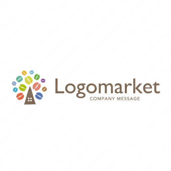 コーヒー豆と木とナチュラルのロゴ