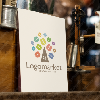 コーヒー豆と木とナチュラルのロゴ