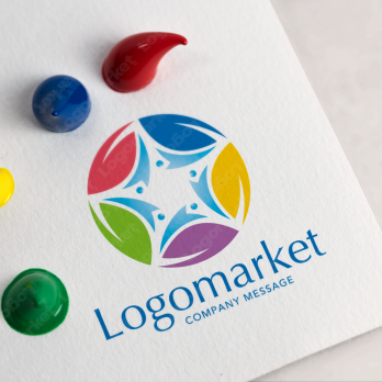 カラフルと個性と人のロゴ