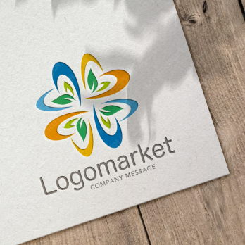 ハートと四つ葉と寄り添うのロゴ