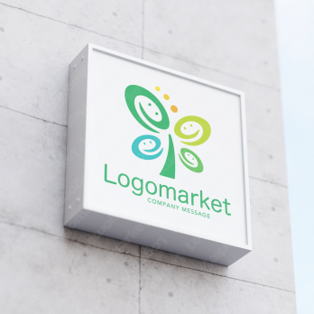 四つ葉とeと笑顔のロゴ