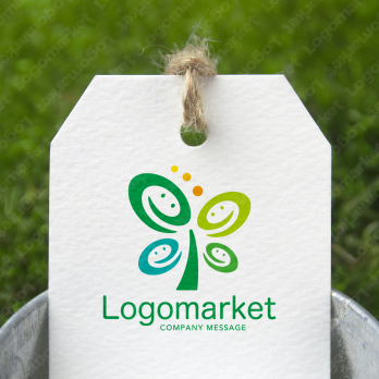 四つ葉とeと笑顔のロゴ