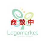 四つ葉とeと笑顔のロゴ